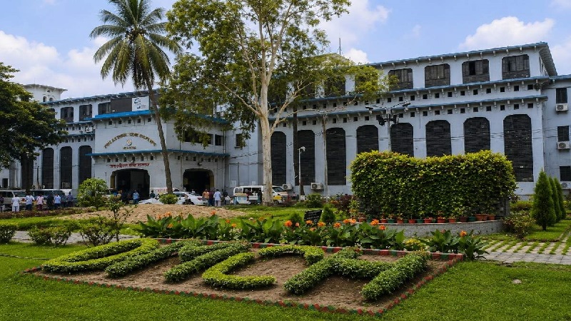 ঢাকা মেডিকেল কলেজ ও হাসপাতাল: আশা, আস্থা ও মানবসেবার প্রতীক